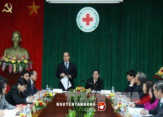 ທ່ານຮອງນາຍົກລັດຖະມົນຕີໄປຢ້ຽມຢາມ ແລະ ເຮັດວຽກກັບສະພາກາແດງ ຫວຽດນາມ